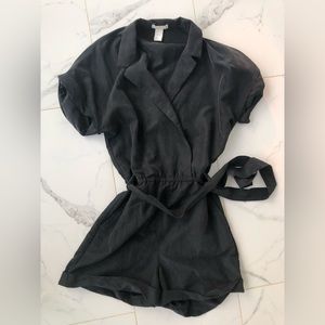 Women’s H&M romper ✨